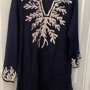 Woman’s Advance Apparels Navy and White tunic 1X